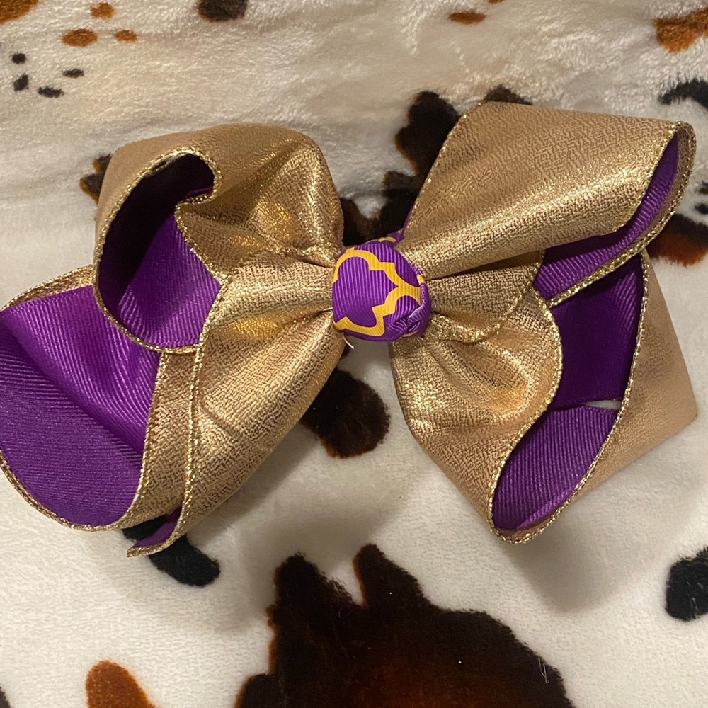 Gold bow.